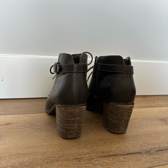 Women’s brown heeled boots size 9 - Picture 4 of 5